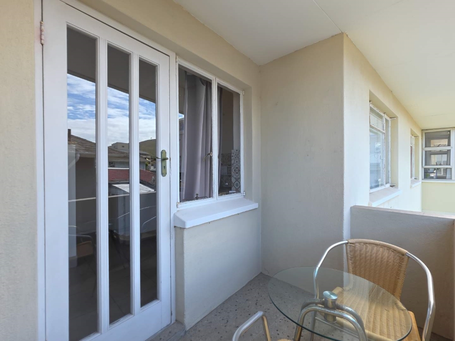 1 Bedroom Property for Sale in Gardens Western Cape
